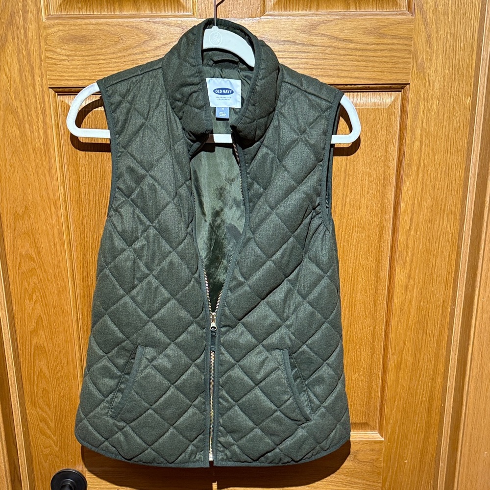 Old Navy Women's Olive Quilted Vest